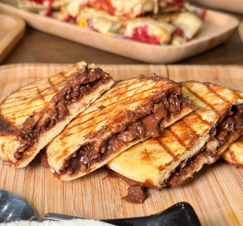 Çikolatalı Kaşarlı Tost